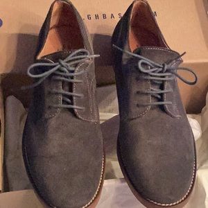 In excellent condition G.S. BASS lace up ladies shoes